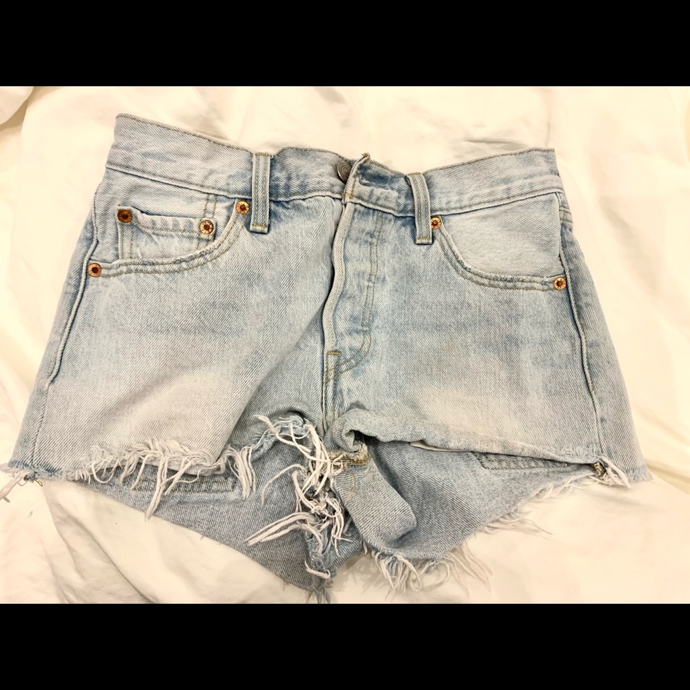 Levi’s mid rise jean shorts